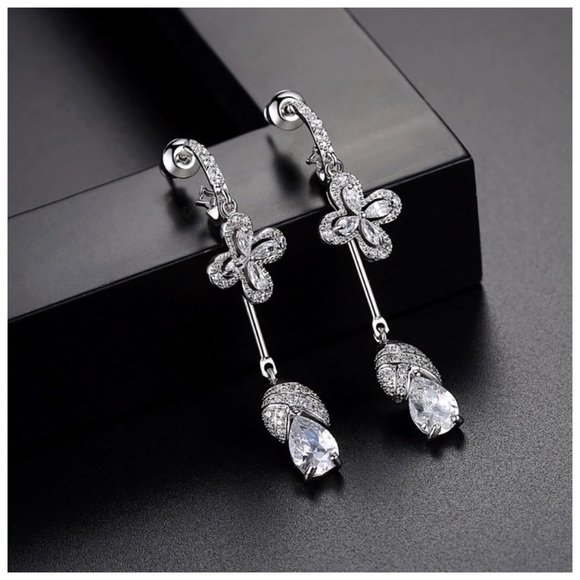 Swarovski Crystals The Yuana Earrings - Picture 3 of 5
